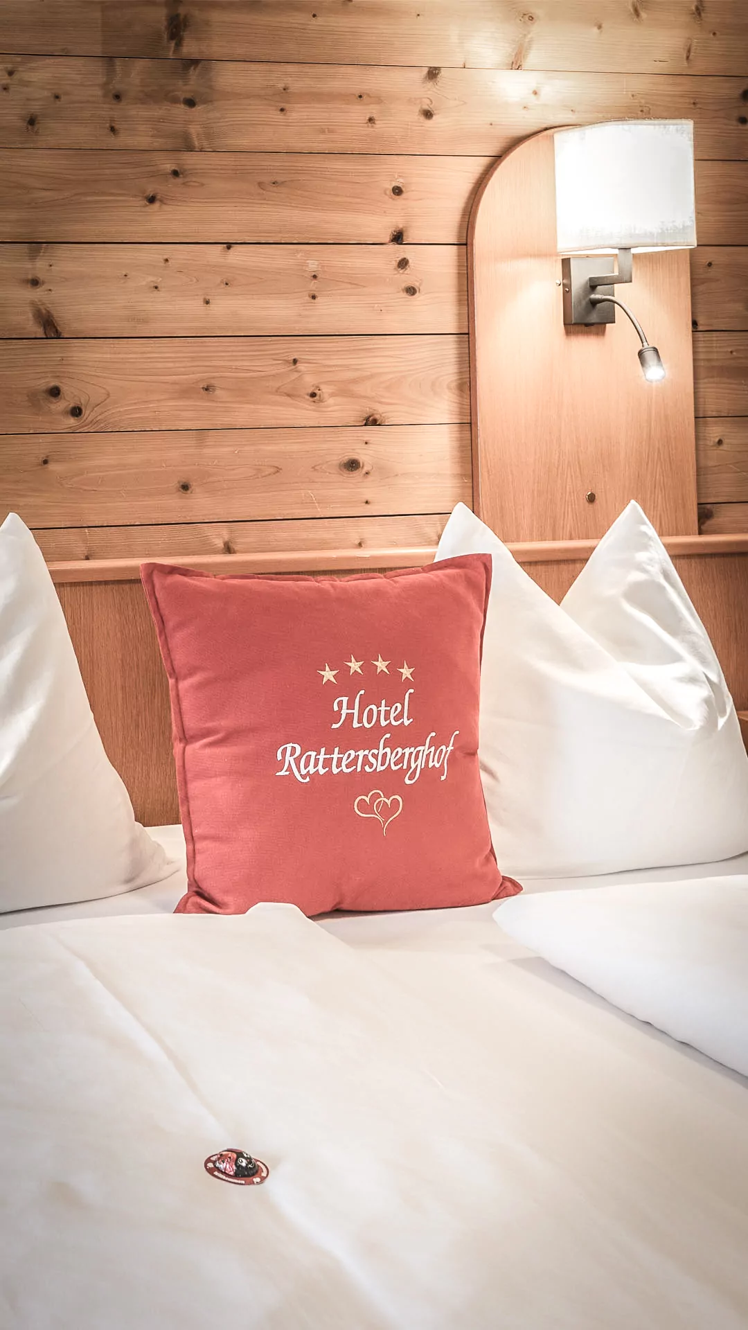 Doppelbett im Zimmer Classic im Rattersberghof